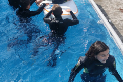 Piątkowe zajęcia WF na szkolnym basenie